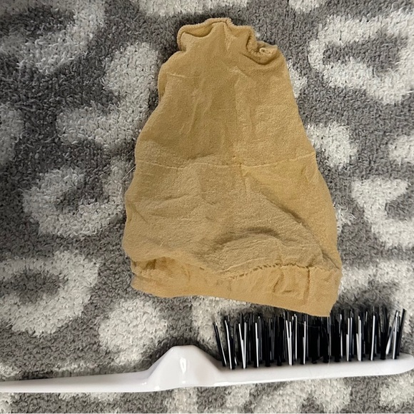 Platinum Beautiful Wig 22 inches - Picture 8 of 8